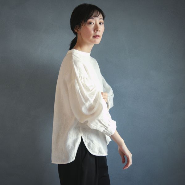 TUTIE./リネンの2WAYスタンドカラーブラウス -上質なリネンが生み出す